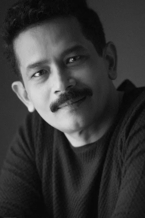 Фото Atul Kulkarni