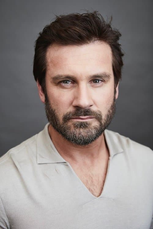 Фото Clive Standen