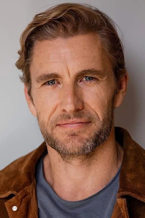 Фото Brett Tucker