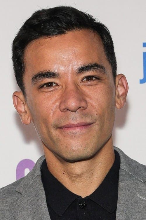 Фото Conrad Ricamora