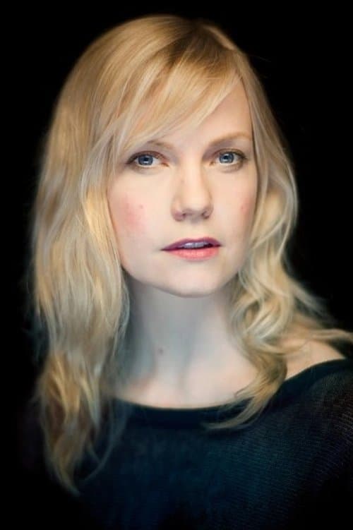 Laura Harris photo