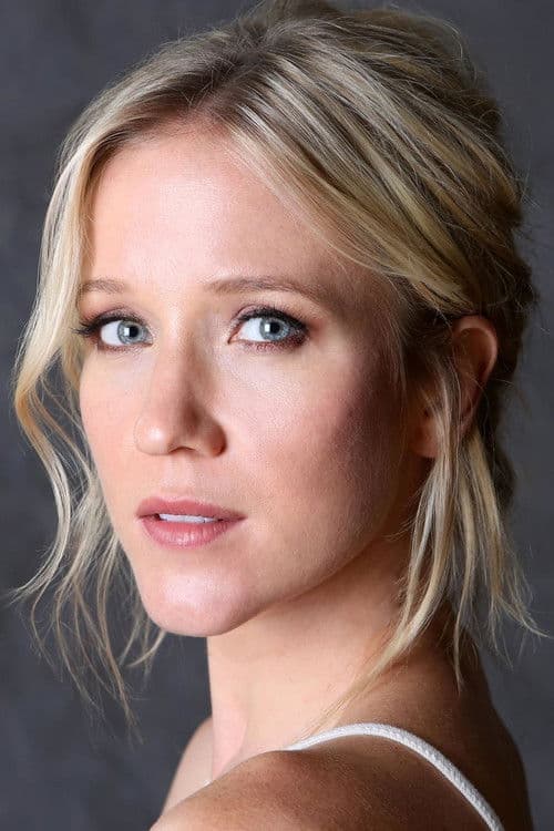 Фото Jessy Schram