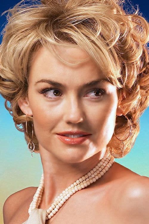 Kelly Carlson photo