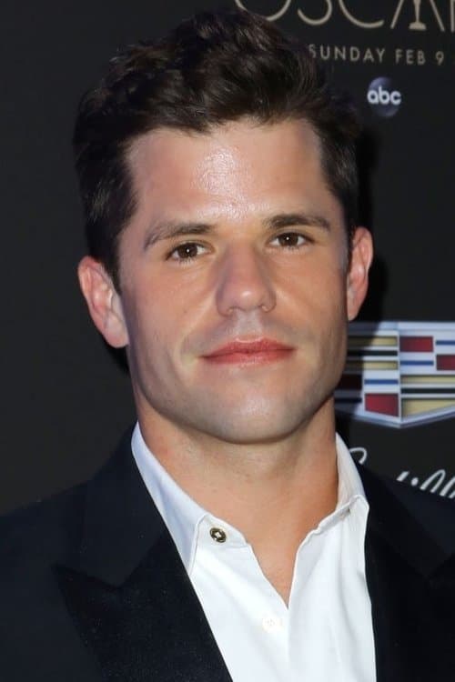 Фото Charlie Carver