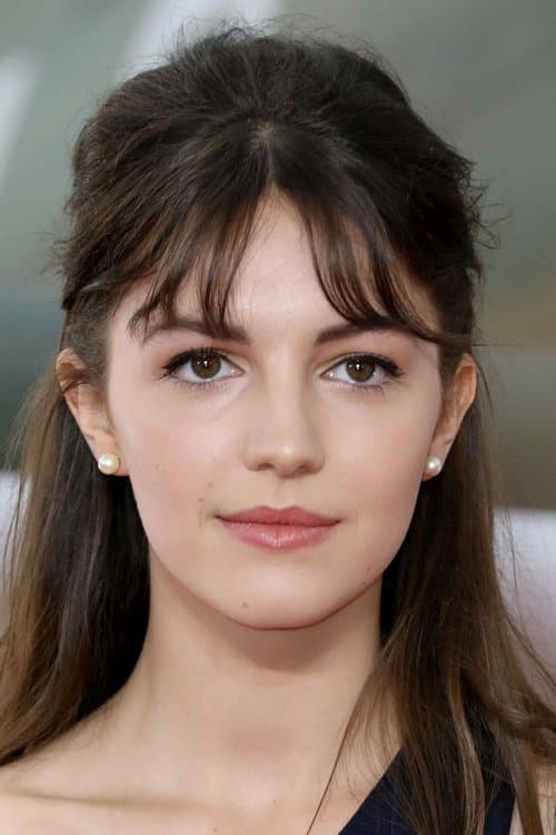 Ella Hunt photo