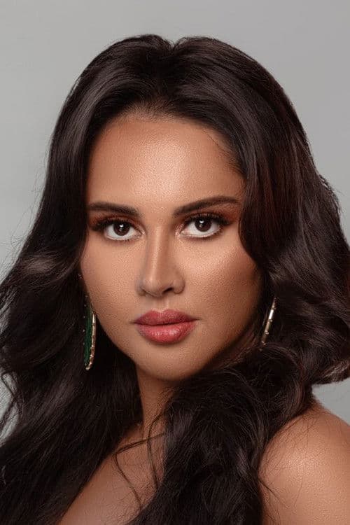 Yasmine Raeis photo