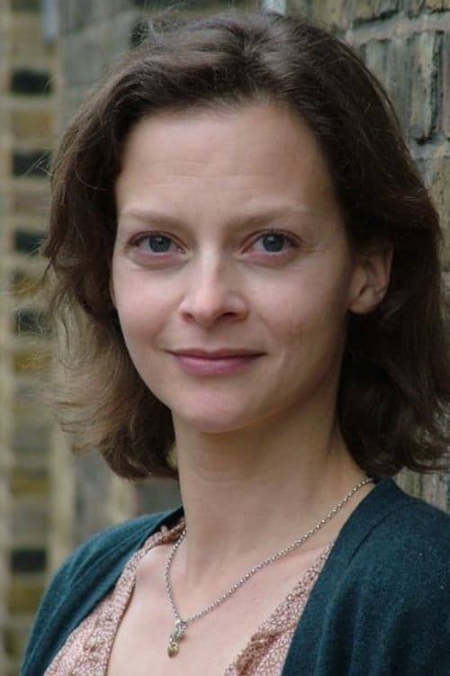Julie Cox photo