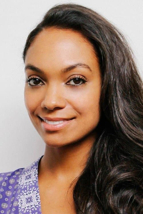 Фото Lyndie Greenwood