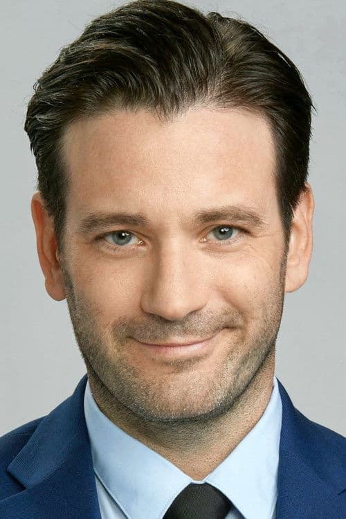 Colin Donnell photo