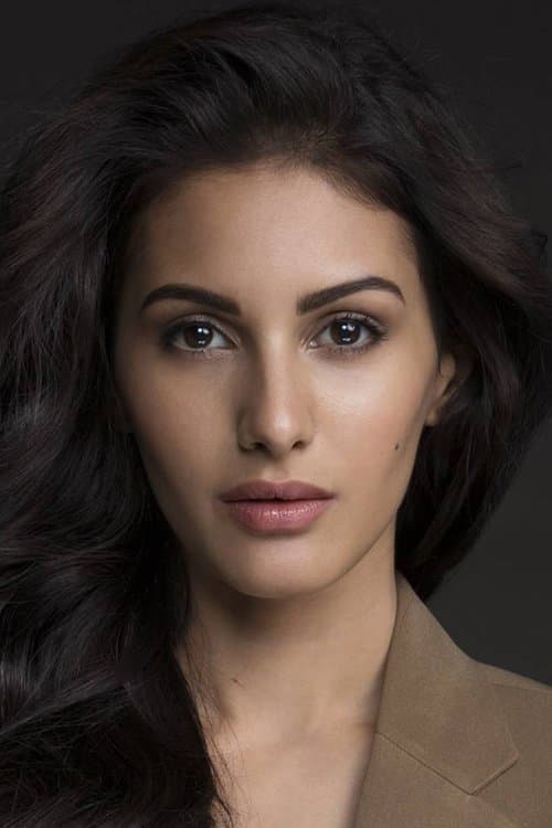 Фото Amyra Dastur