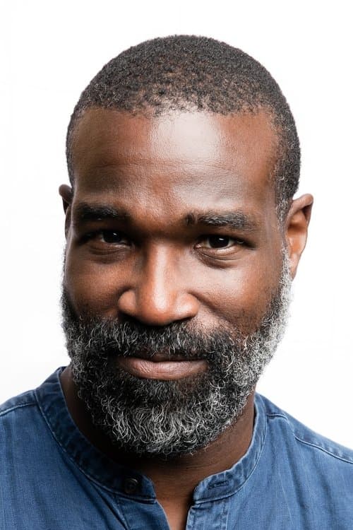 Фото Tunde Adebimpe