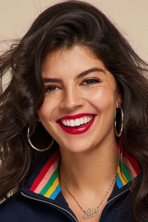 Фото Nikki Yanofsky