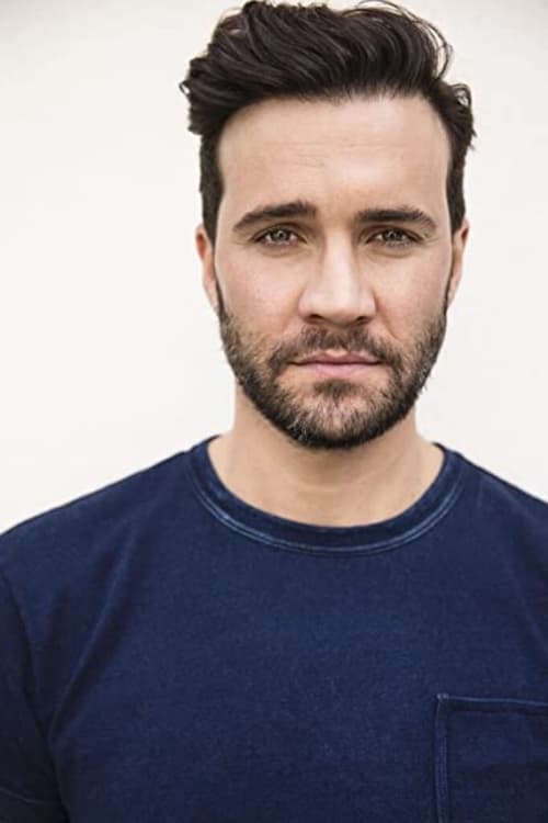 Фото Gil McKinney