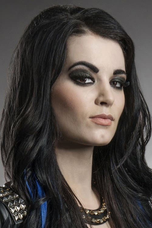 Фото Saraya Bevis