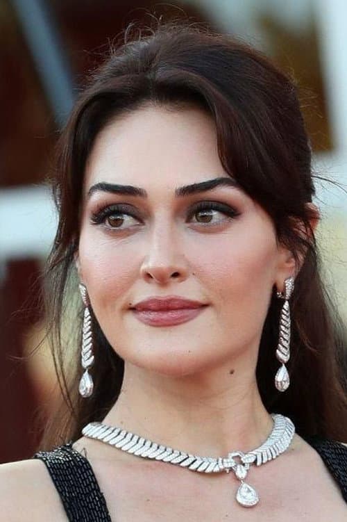 Esra Bilgiç photo