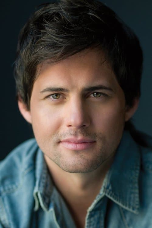 Фото Kristoffer Polaha
