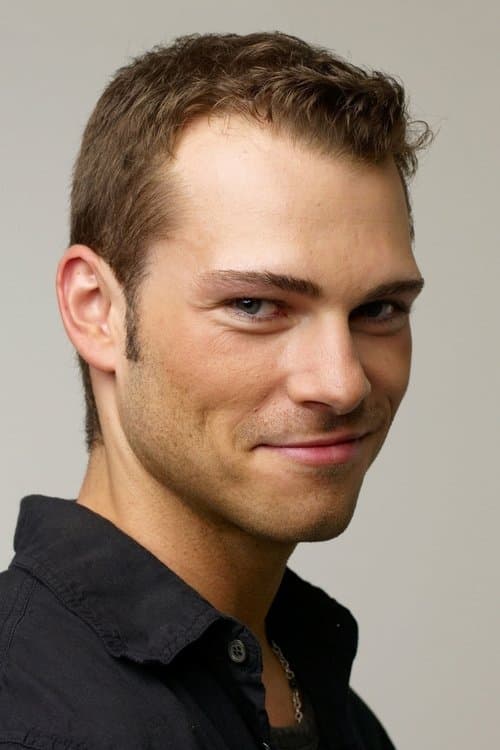 Фото Shawn Roberts