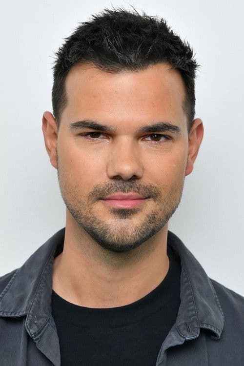 Тейлор Лотнер photo