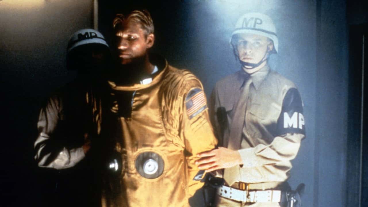 Кадр з фільму Повітряний мисливець (1999)