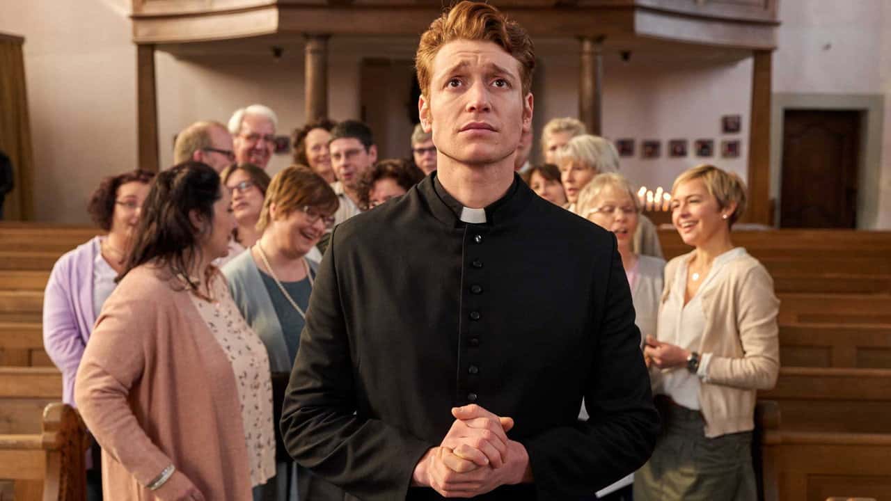 Кадр із серіалу Святий Майк (2018)