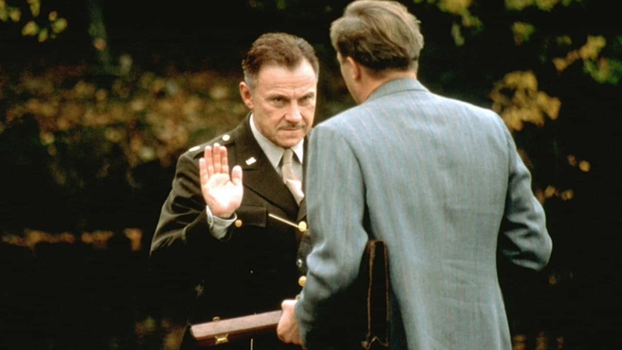 Кадр з фільму Думки сторін (2002)