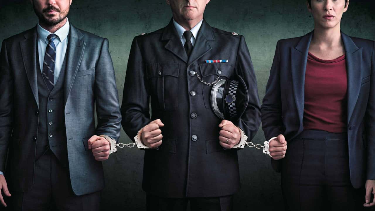 Кадр із серіалу За службовими обов'язками (2012)