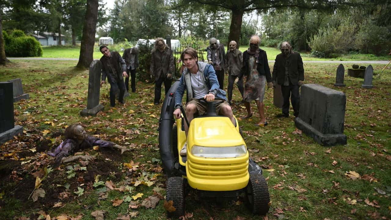 Кадр із серіалу День мерців (2021)