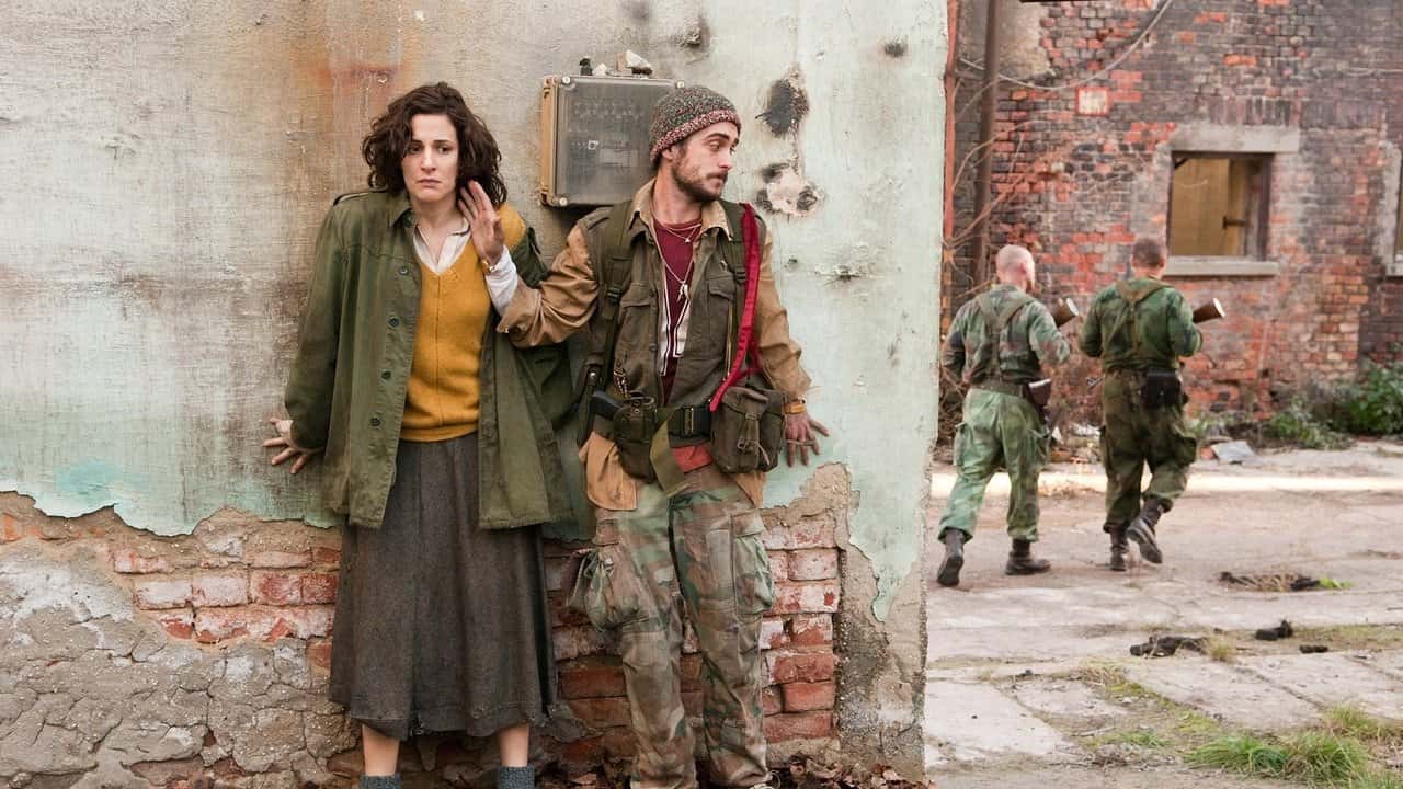 Кадр з фільму У краю крові та меду (2011)