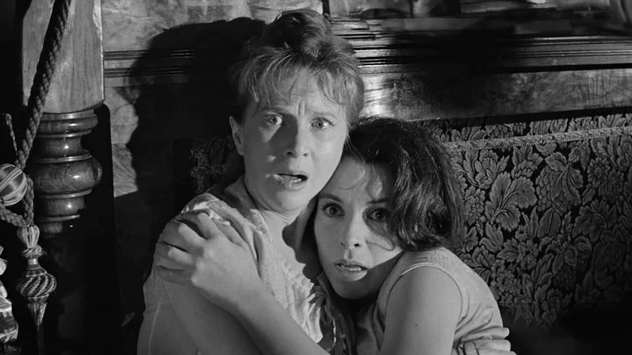 Кадр з фільму Будинок з привидами (1963)