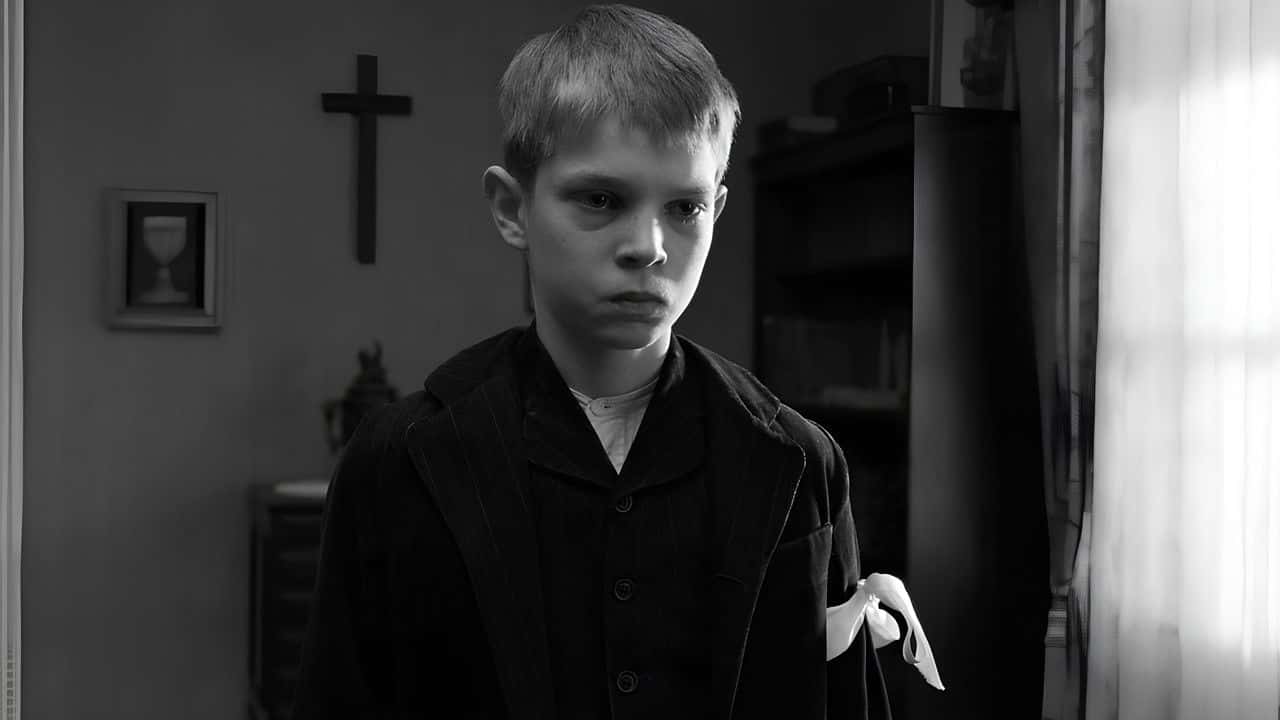 Кадр з фільму Біла стрічка (2009)
