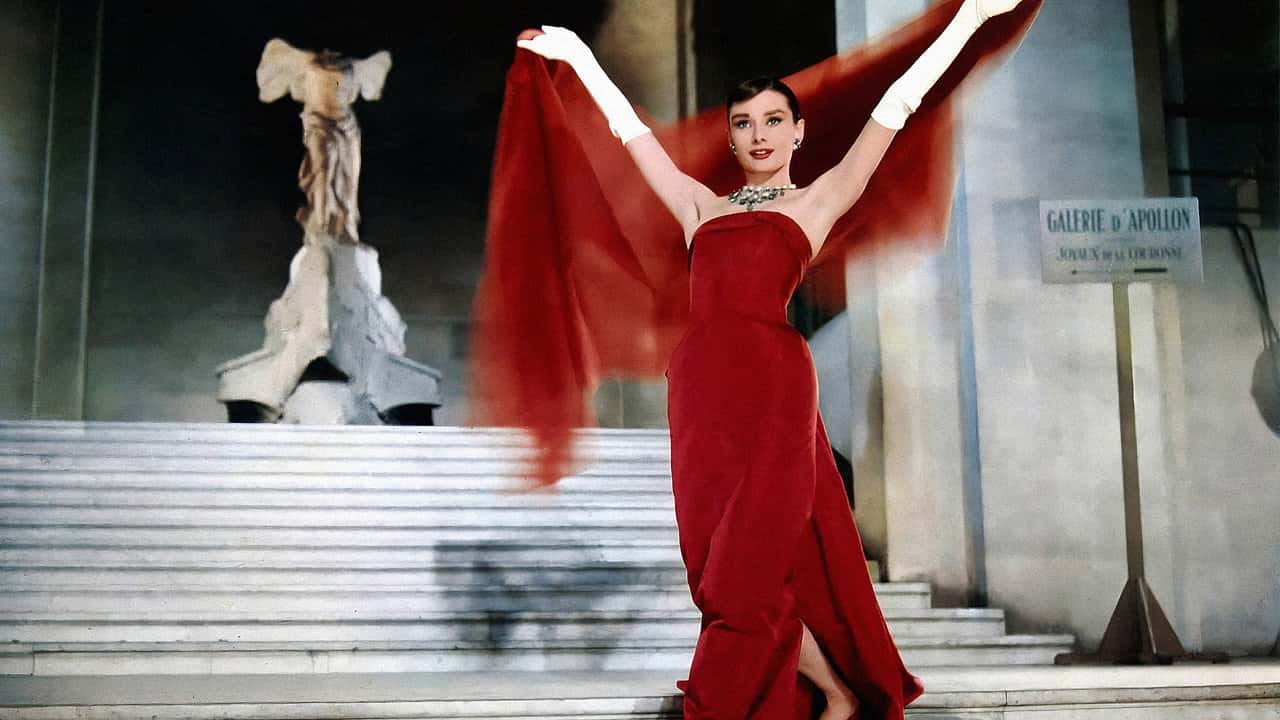 Кадр з фільму Забавне личко (1957)