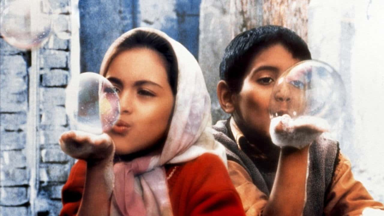 Кадр з фільму Діти небес (1997)
