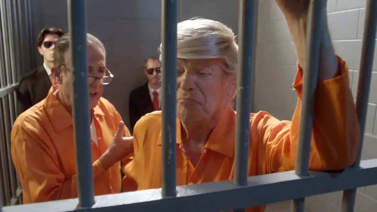 Кадр з фільму В'язень Трамп: Дон камерного блоку Б (2024)