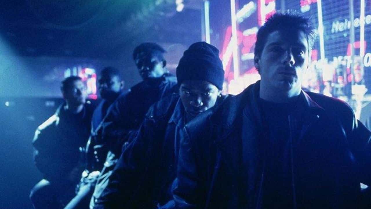 Кадр з фільму Молоді американці (1993)