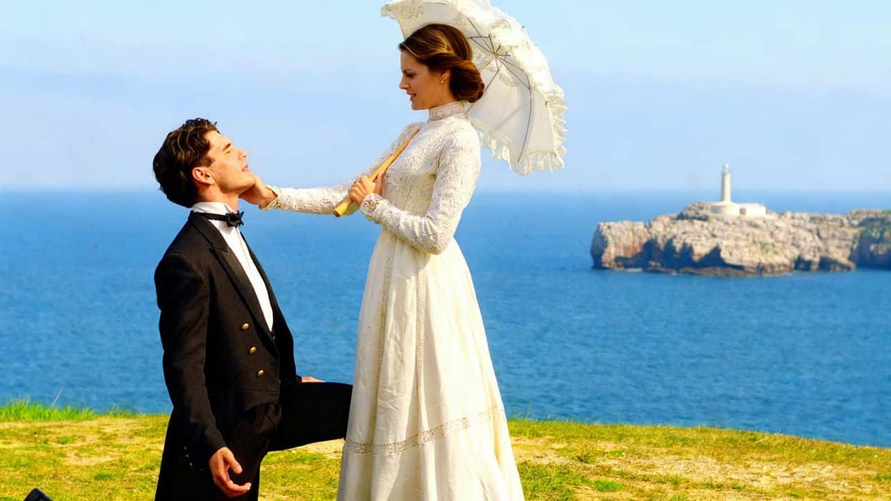 Кадр із серіалу Ґранд Готель (2011)