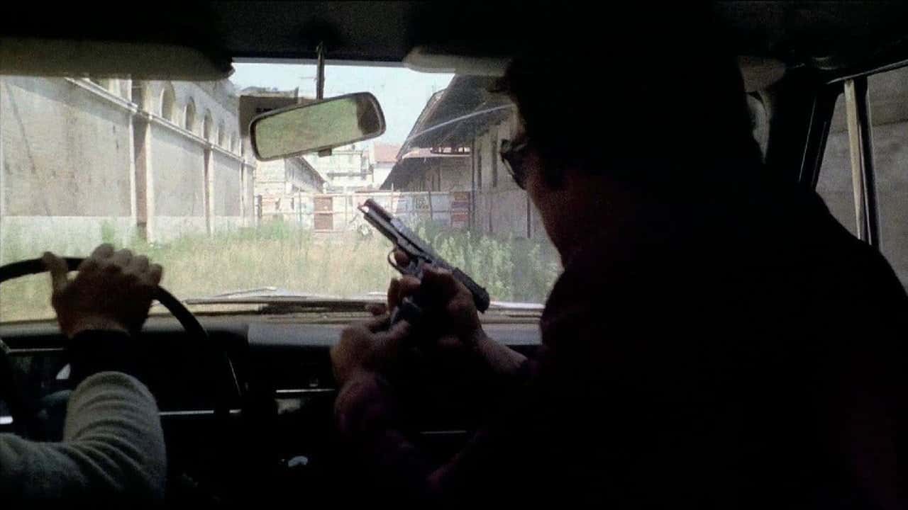 Кадр з фільму Чоловік зі шрамом (1976)
