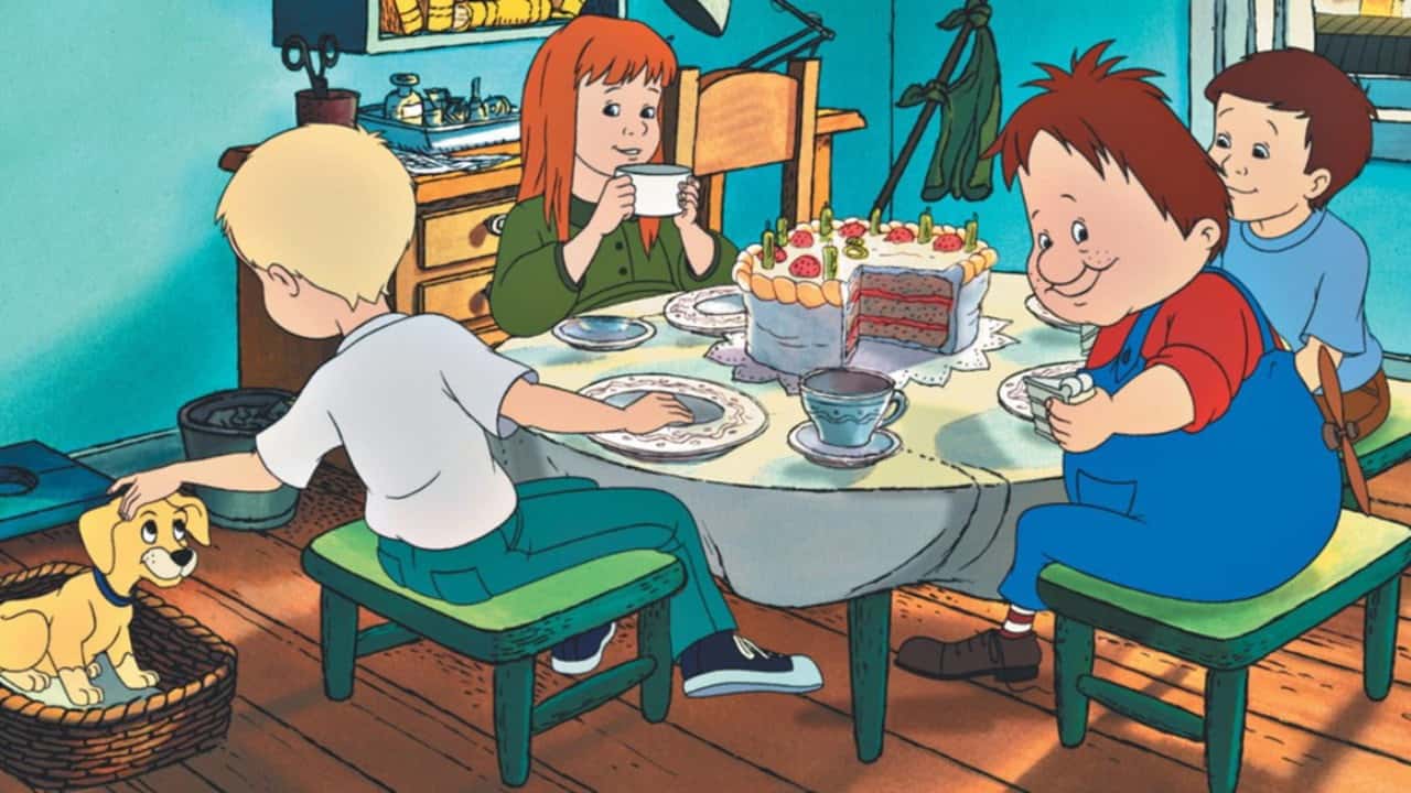 Кадр з фільму Карлсон, який мешкає на даху (2002)