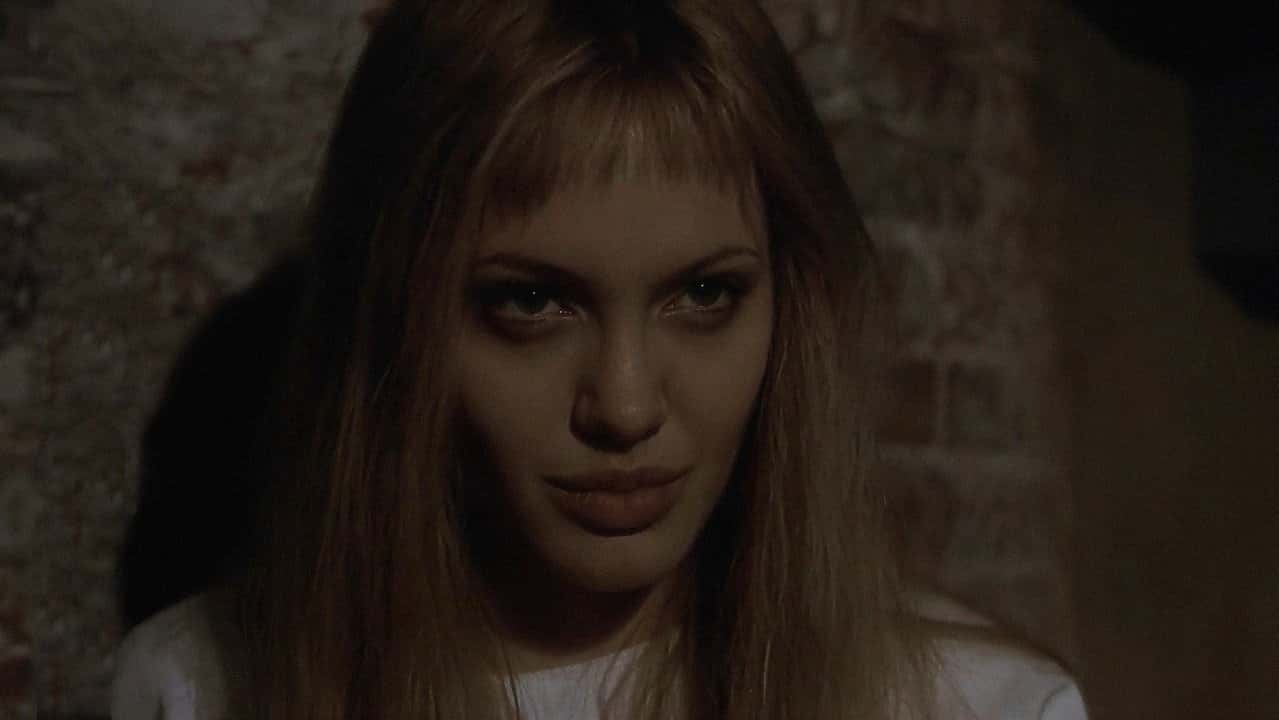Кадр з фільму Перерване життя (1999)