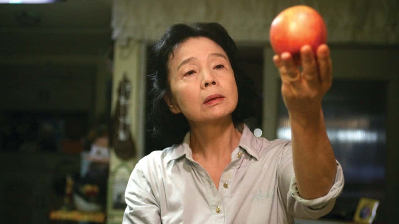 Кадр з фільму Поезія (2010)