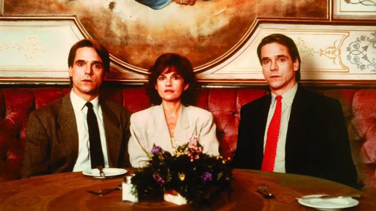 Кадр з фільму Зв'язані до смерті (1988)