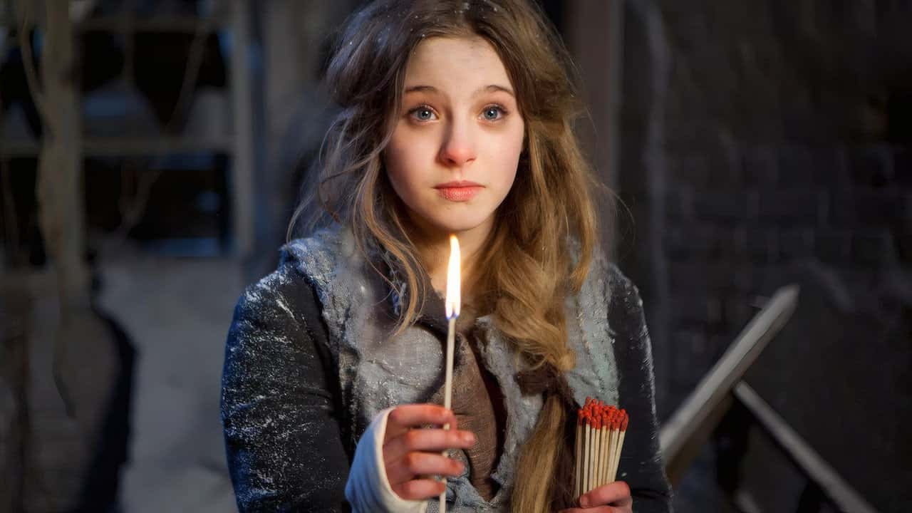 Кадр з фільму Дівчинка з сірниками (2013)