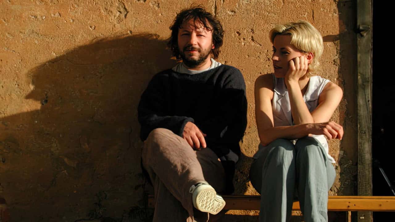 Кадр з фільму Примруж очі (2003)