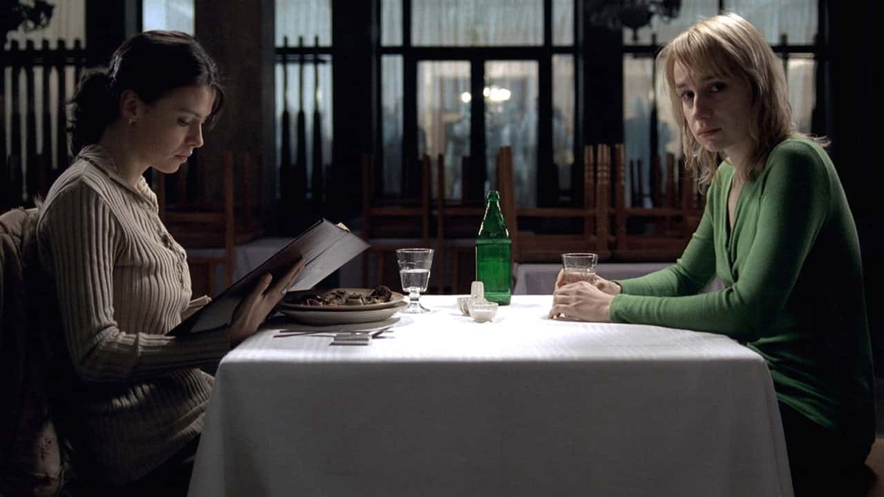 Кадр з фільму Чотири місяці, три тижні і два дні (2007)
