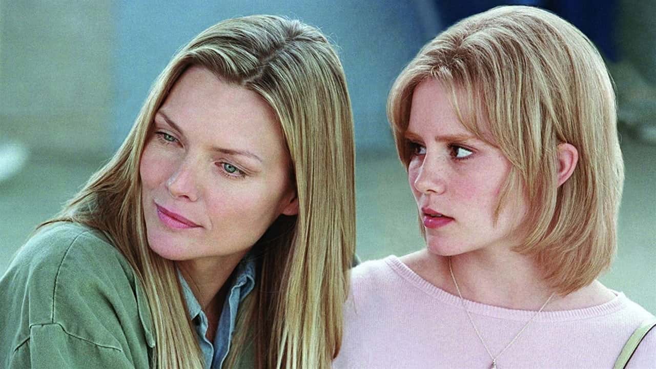 Кадр з фільму Білий олеандр (2002)