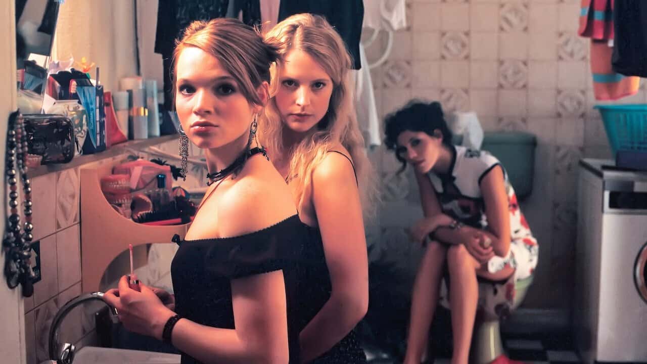 Кадр з фільму Дівчата знову зверху (2004)