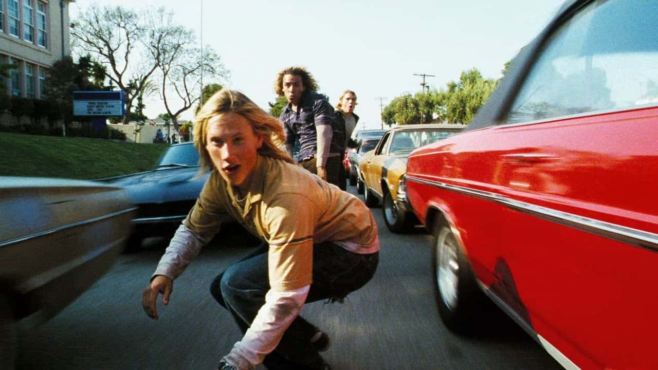 Кадр з фільму Королі Догтауна (2005)