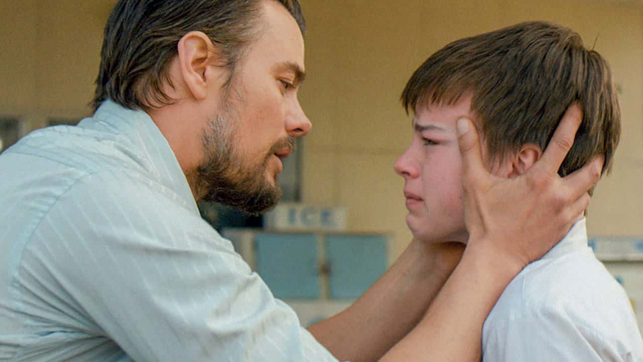 Кадр з фільму Загублені на сонці (2015)
