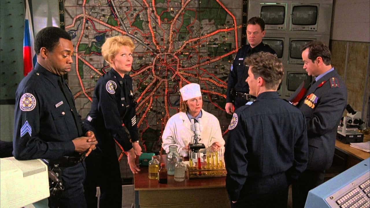 Кадр з фільму Поліцейська академія 7: В Москві (1994)
