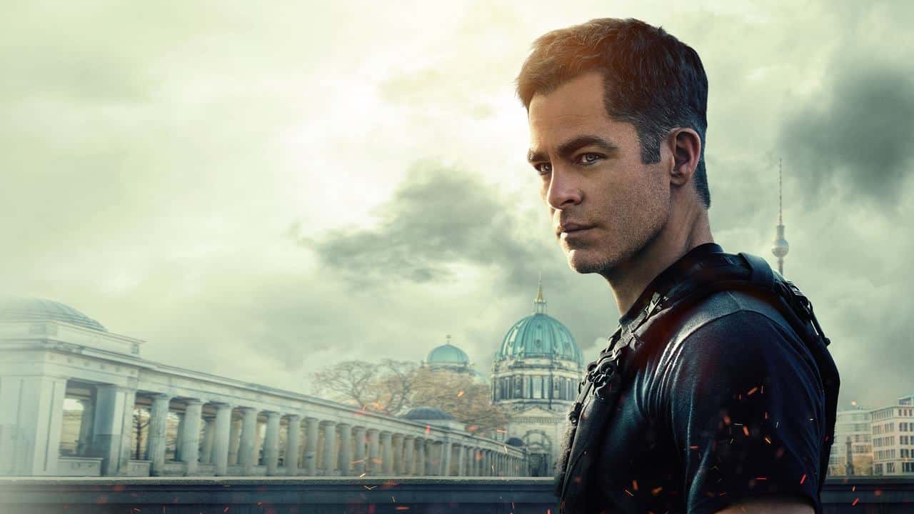 Кадр з фільму Найманець (2022)