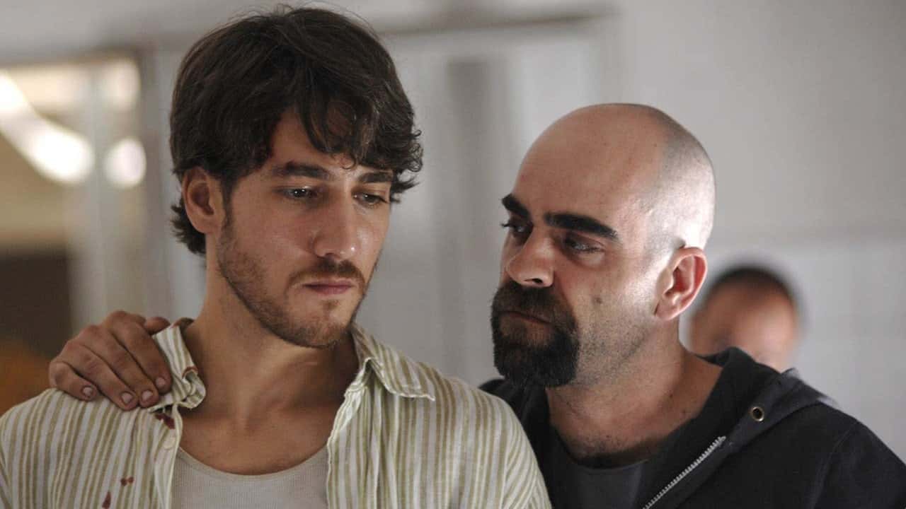 Кадр з фільму Камера 211 (2009)